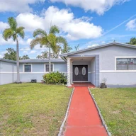 Casa a la venta en 975 NW 199th St, Miami Gardens FL 33169