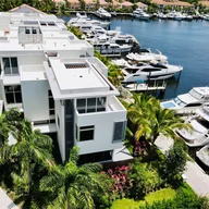 Casa a la venta en 3750 Yacht Club Dr, Aventura FL 33180