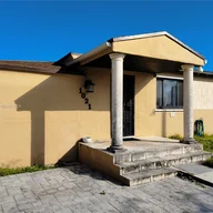 Casa a la venta en 1021 NW 41st St, Miami FL 33127