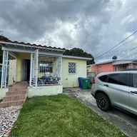 Casa a la venta en 1055 NW 24th St, Miami FL 33127