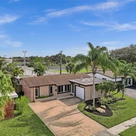 Casa a la venta en 1990 NW 91st Way, Sunrise FL 33322