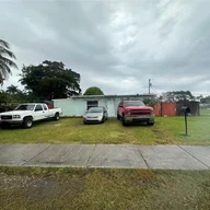 Casa a la venta en 15365 Lincoln Dr, Homestead FL 33033