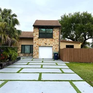 Casa a la venta en 11323 SW 74th Ter, Miami FL 33173