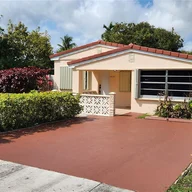 Casa a la venta en 17750 NE 19th Ave, North Miami Beach FL 33162