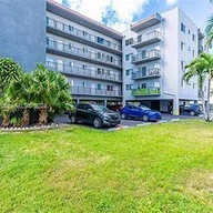 Apartamento a la venta en 900 SW 84th Ave # 201, Miami FL 33144