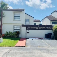 Casa a la venta en 487 NW 98th Ct # 487, Miami FL 33172