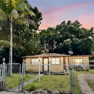 Casa a la venta en 2210 NW 154th St, Miami Gardens FL 33054