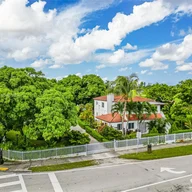 Casa a la venta en 2175 NW 111th St, Miami FL 33167