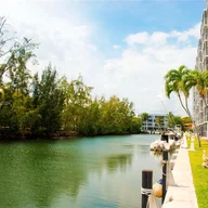 Apartamento a la venta en 3660 NE 166th St # 802, North Miami Beach FL 33160