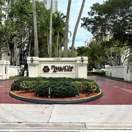 Apartamento a la venta en 16909 N Bay Rd # 608, Sunny Isles Beach FL 33160