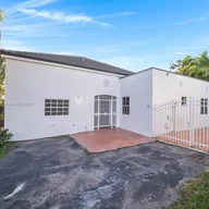 Casa a la venta en 655 NW 123rd Ave, Miami FL 33182