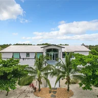 Casa a la venta en 19870 SW 190th St, Miami FL 33187