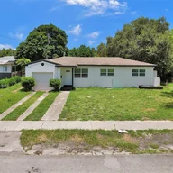 Casa a la venta en 1041 NE 169th St, Miami FL 33162
