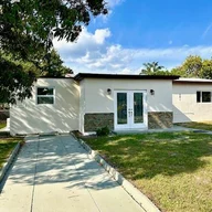 Casa a la venta en 581 NW 184th Ter, Miami Gardens FL 33169