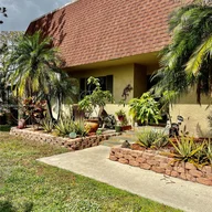 Apartamento a la venta en 8900 Palm Tree Ln # 8900, Pembroke Pines FL 33024