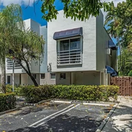 Casa a la venta en 2945 Bridgeport Ave # L, Miami FL 33133