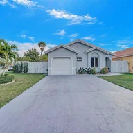 Casa a la venta en 6140 NW 181st Terr Cir N, Hialeah FL 33015