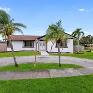 Casa a la venta en 200 SE 7th St, Dania Beach FL 33004
