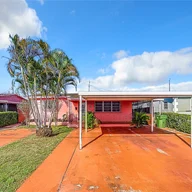 Casa a la venta en 1440 W 3rd Ave, Hialeah FL 33010