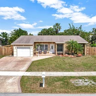 Casa a la venta en 8381 NW 4th St, Pembroke Pines FL 33024