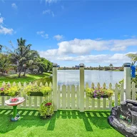 Casa a la venta en 10730 NW 7th St # 7A, Miami FL 33172