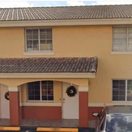 Apartamento a la venta en 7497 W 22nd Ave # 205, Hialeah FL 33016