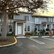 Apartamento a la venta en 5225 NW 112th Ave # 5, Doral FL 33178