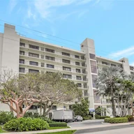 Apartamento a la venta en 2300 NE 33rd Ave # 402, Fort Lauderdale FL 33305