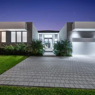 Casa a la venta en 1635 Diplomat Pkwy, Hollywood FL 33019