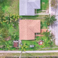 Casa a la venta en 8259 NW 12th Ct, Miami FL 33147