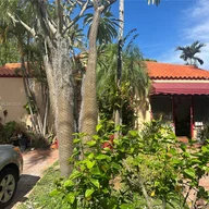 Casa a la venta en 445 SW 20th Rd, Miami FL 33129
