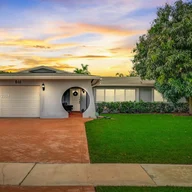 Casa a la venta en 511 NW 98th Ave, Pembroke Pines FL 33024