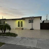 Casa a la venta en 3721 NW Flagler Ter, Miami FL 33126