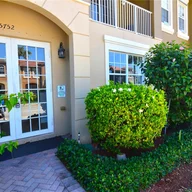 Apartamento a la venta en 5752 Hampton Hills Blvd, Tamarac FL 33321