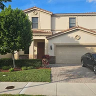 Casa a la venta en 717 NE 193rd Ter, Miami FL 33179