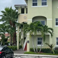 Casa a la venta en 230 NW 109th Ave, Miami FL 33172