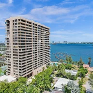 Apartamento a la venta en 11113 Biscayne Blvd # 657, Miami FL 33181