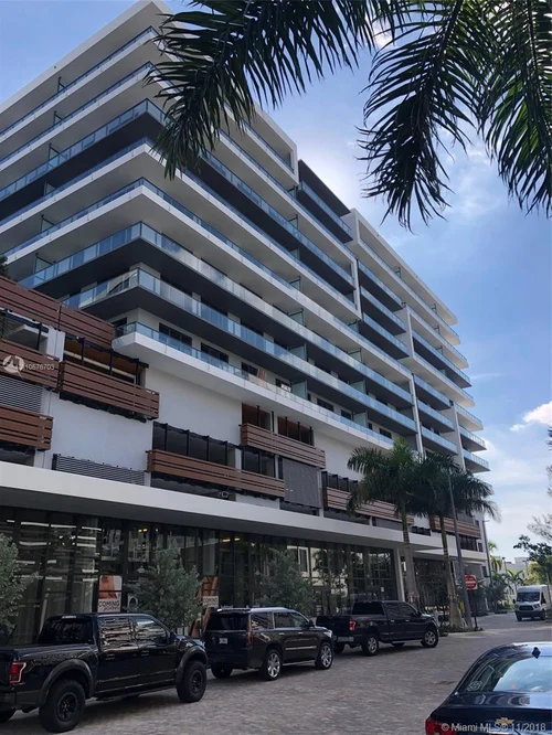 2960 NE 207th # 905, Aventura FL 33180