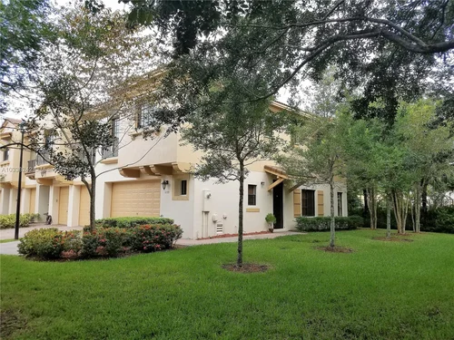 6093 Grand Cypress Cir W, Coconut Creek FL 33073