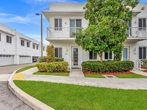 2621 NE 212th Ter # 201, Miami FL 33180