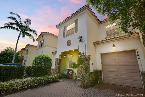 7742 SW 52nd Pl, Davie FL 33328