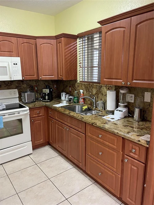 7250 NW 174th Ter # 104, Hialeah FL 33015