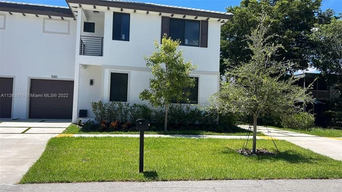 1080 SE 3rd St # 1, Pompano Beach FL 33060