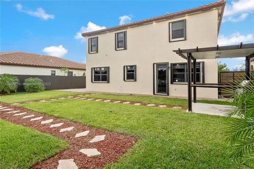 2464 SE 3rd St, Homestead FL 33033