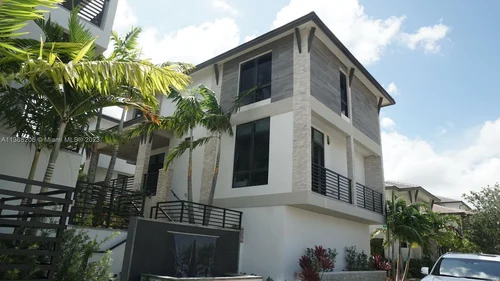 8206 NW 47th Ln, Doral FL 33166