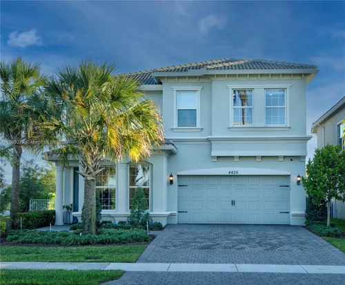 4426 Greenway Dr, Hollywood FL 33021