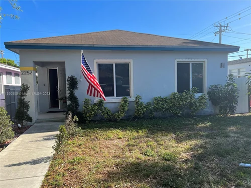 2252 Hope St, Hollywood FL 33020