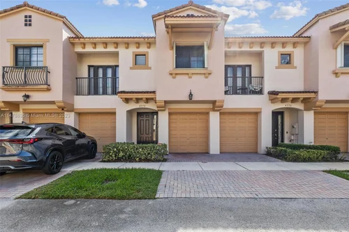 4774 N Grand Cypress Cir N, Coconut Creek FL 33073