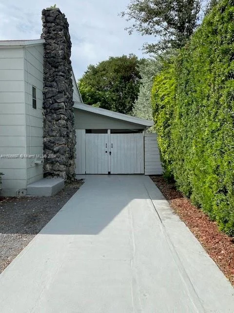 752 NW 24th Ct REAR, Miami FL 33125