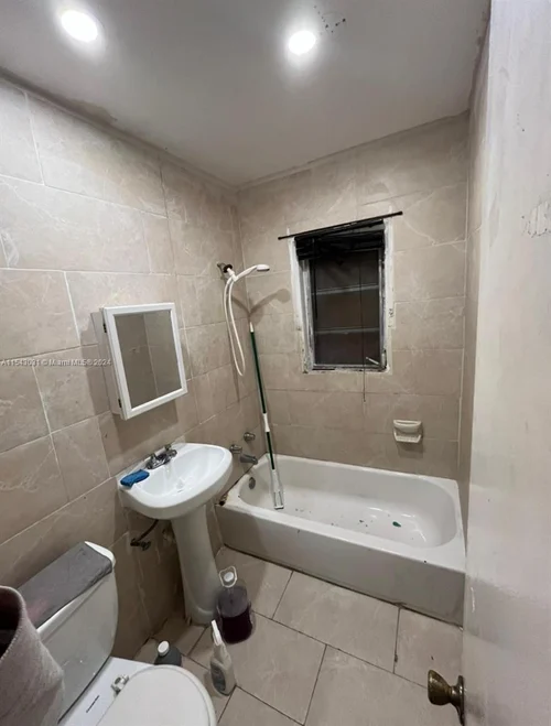 1075 NW 66th St, Miami FL 33150